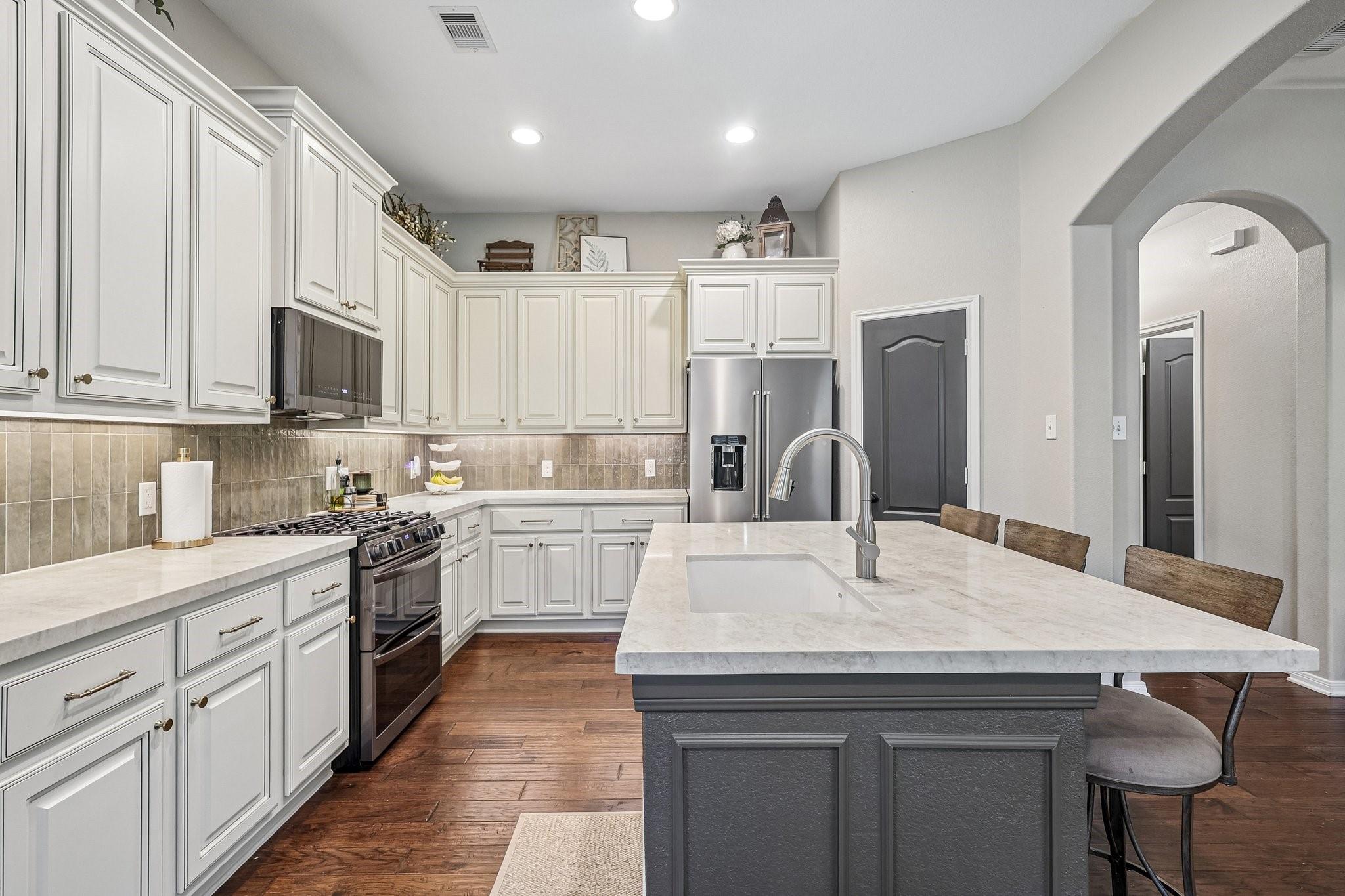 54 W Wolf Cabin Circle