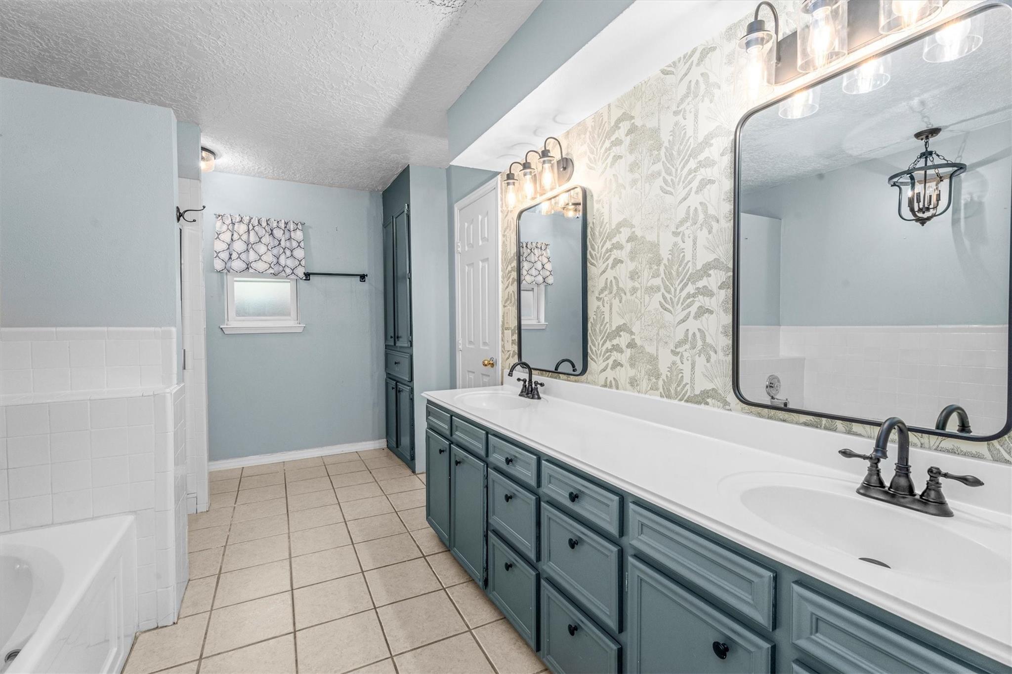 8118 Oak Moss Drive