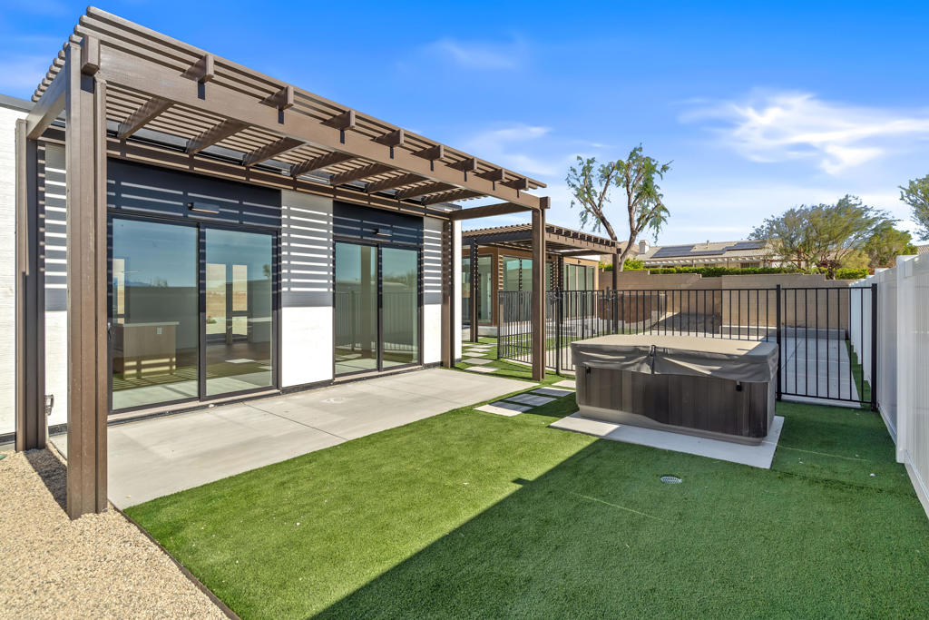 68645 Ridge Crest Way