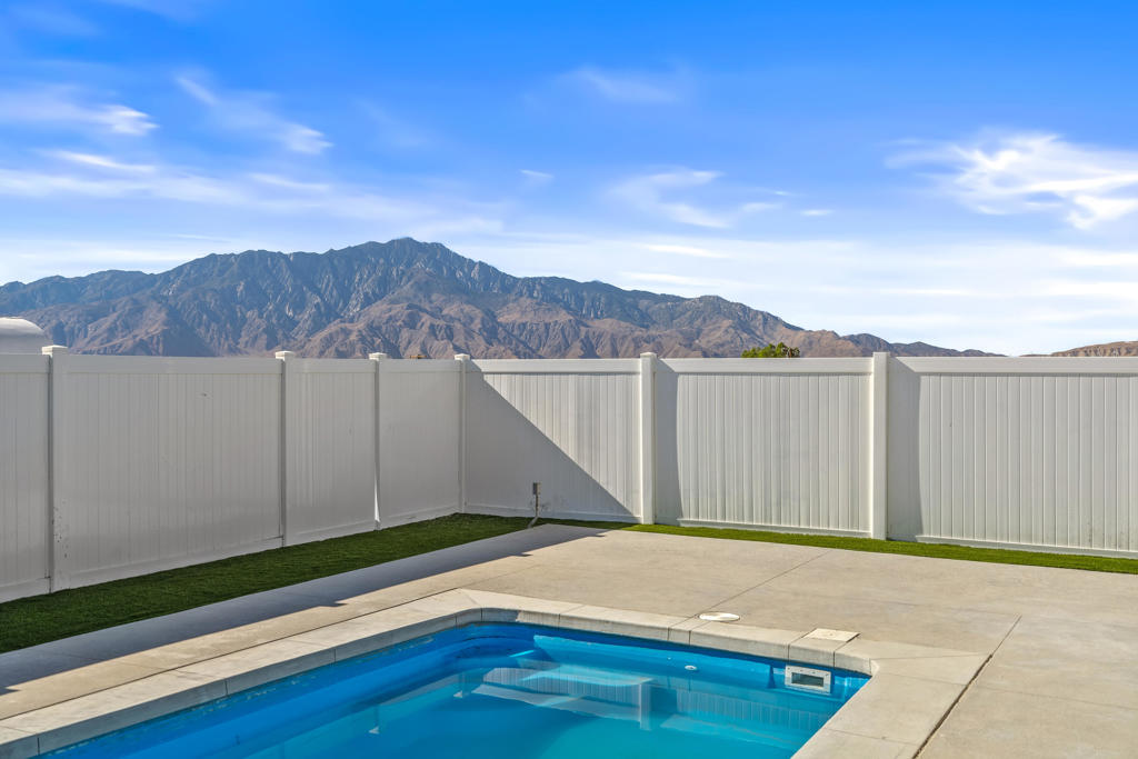13841 Scenic Crest Circle