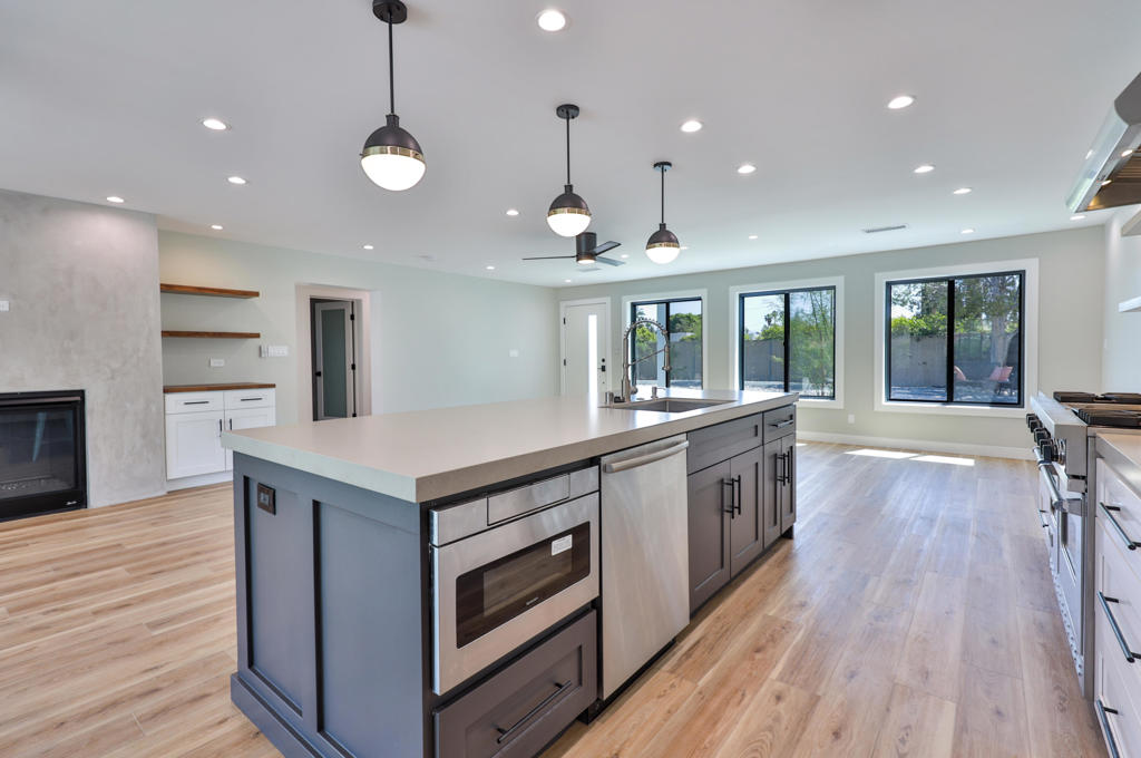 32299 Whispering Palms Trail