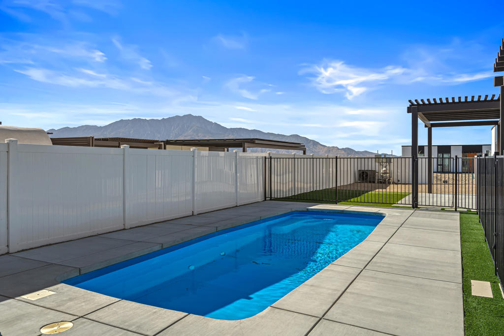 13848 Scenic Crest Circle