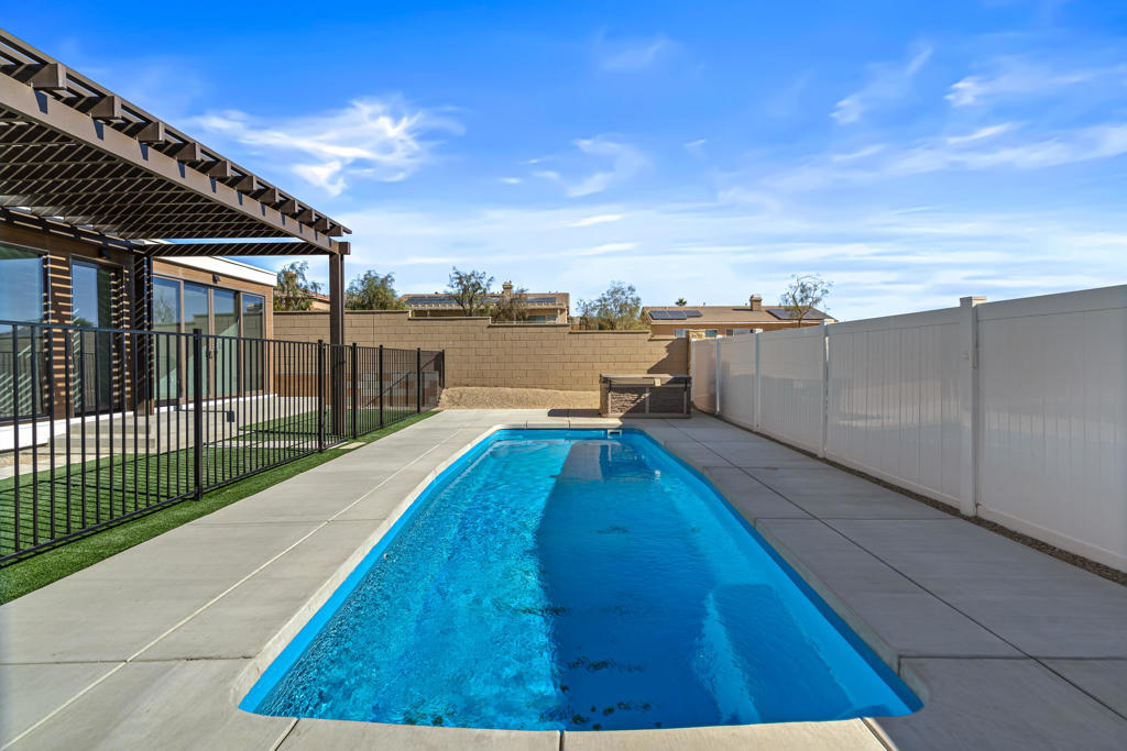 13848 Scenic Crest Circle