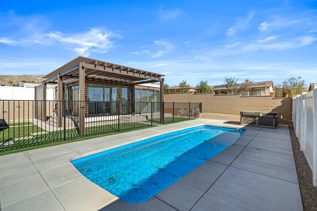 13848 Scenic Crest Circle