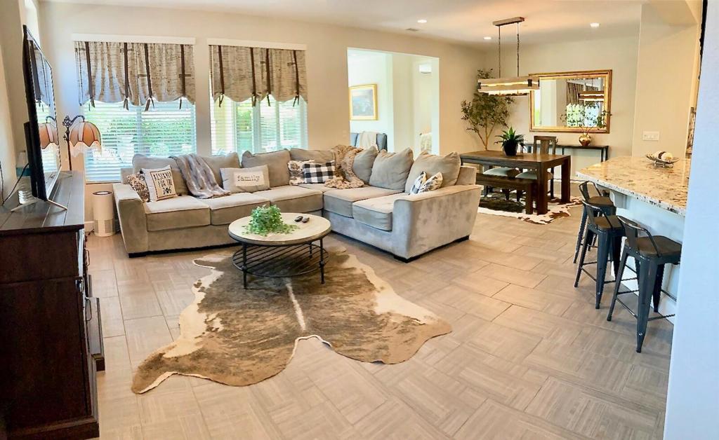 51334 Longmeadow Street