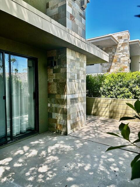 870 E Palm Canyon Drive 102