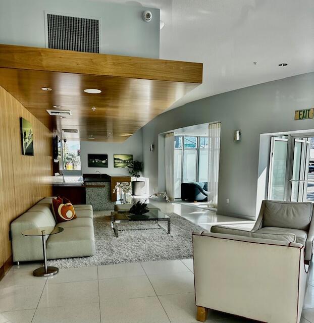 870 E Palm Canyon Drive 102