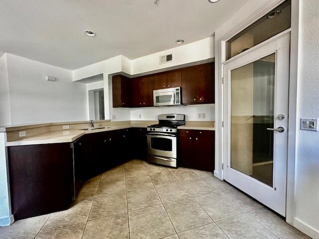 870 E Palm Canyon Drive 102