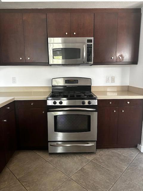 870 E Palm Canyon Drive 102