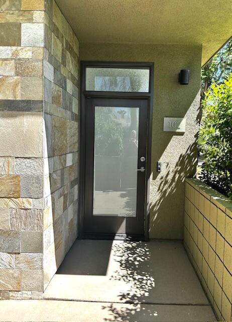 870 E Palm Canyon Drive 102