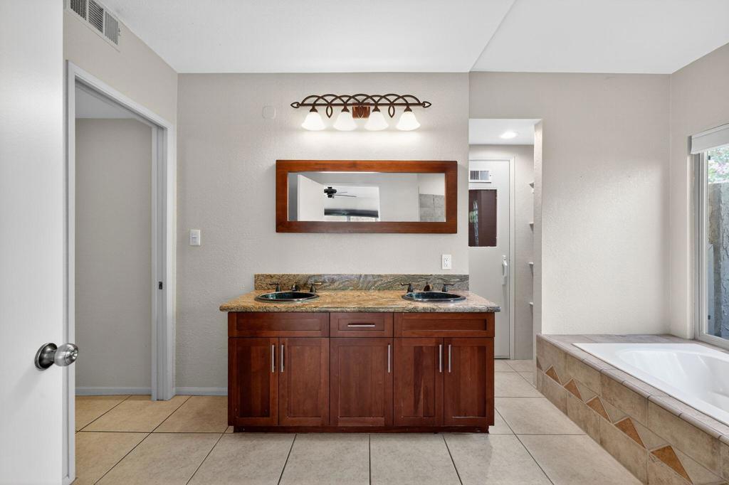 985 N Tuxedo Circle