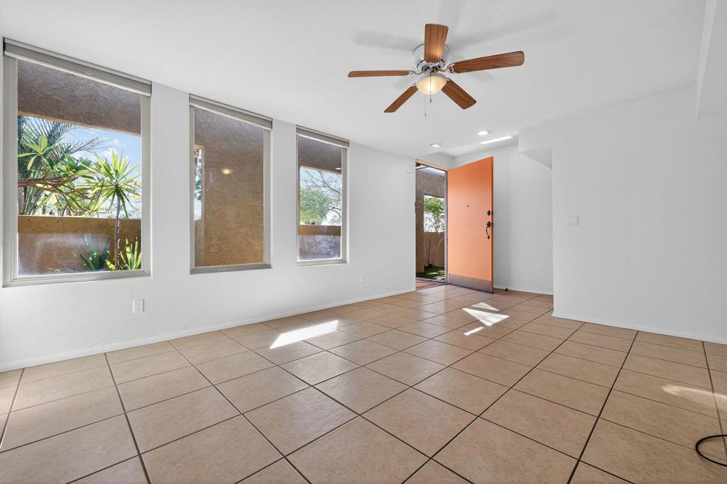 985 N Tuxedo Circle