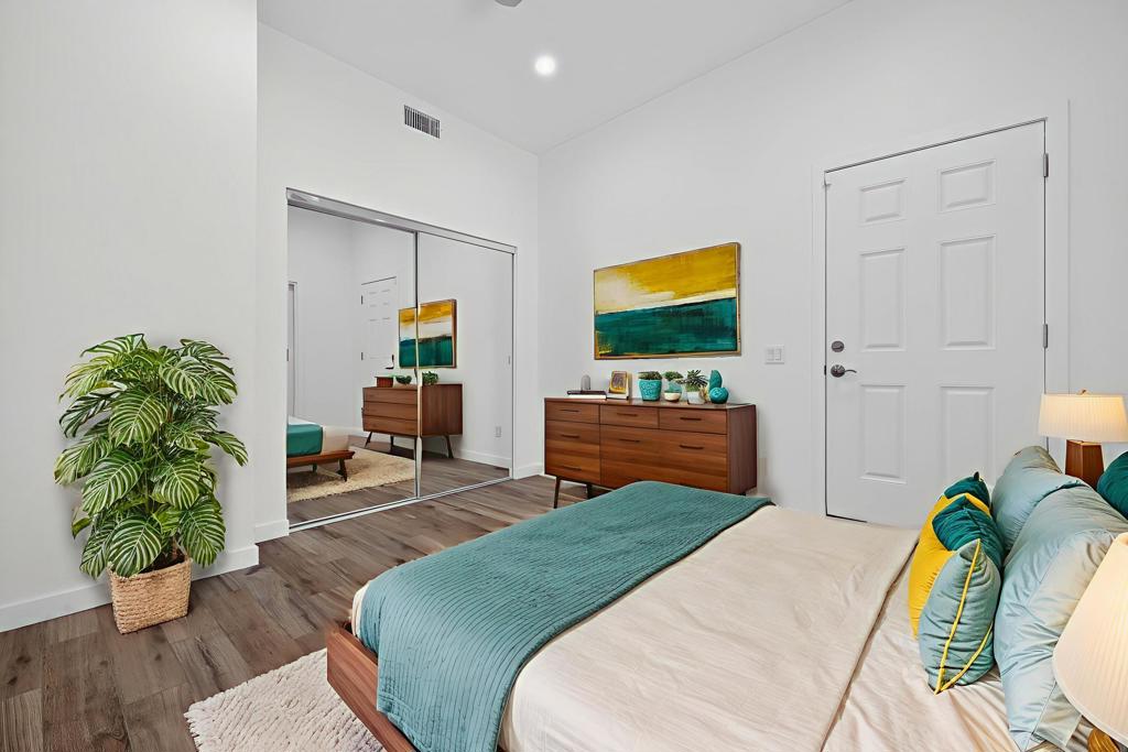 985 N Tuxedo Circle