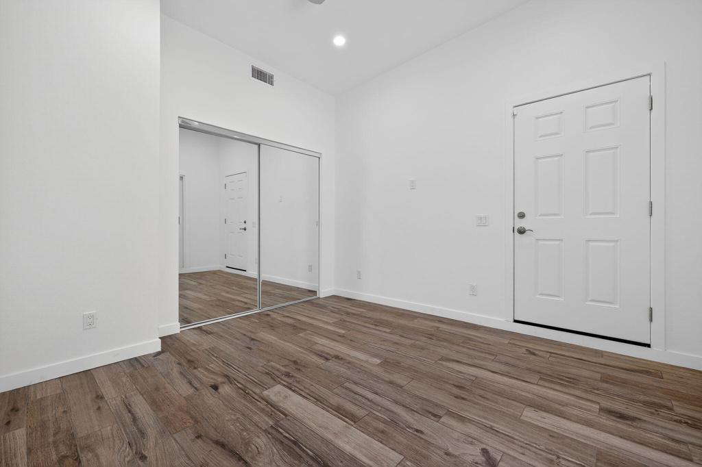 985 N Tuxedo Circle