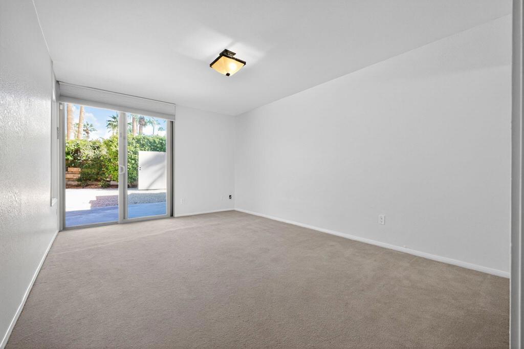 985 N Tuxedo Circle