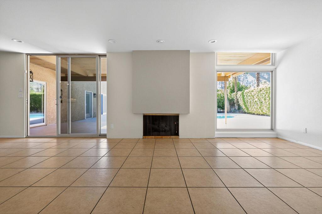 985 N Tuxedo Circle