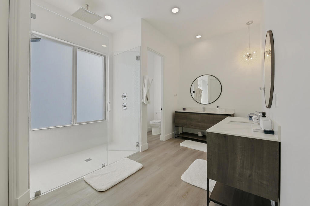 8 Victoria Falls Drive