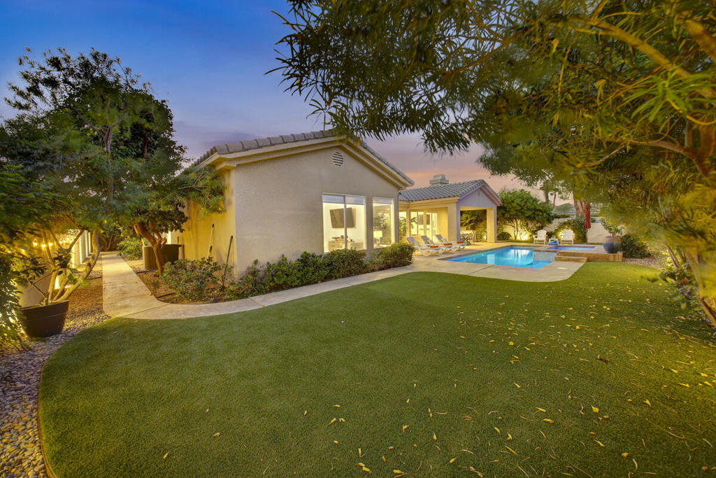 8 Victoria Falls Drive