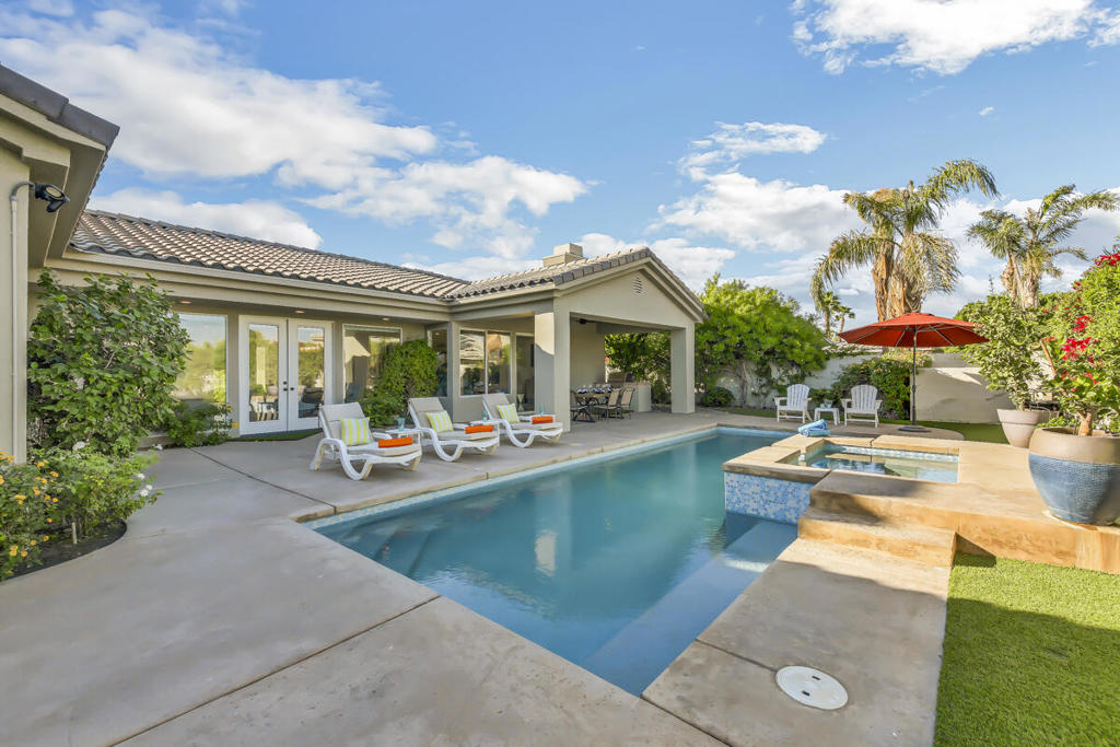 8 Victoria Falls Drive