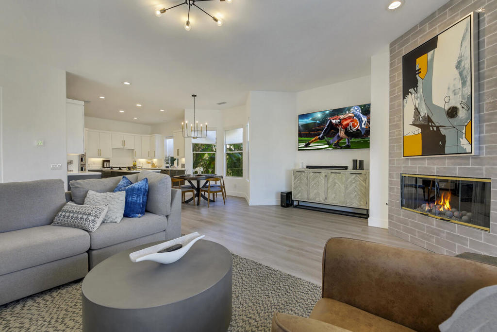 8 Victoria Falls Drive