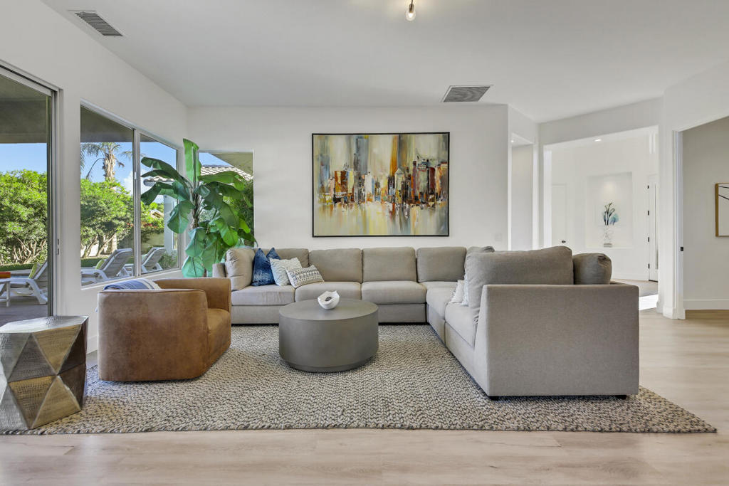 8 Victoria Falls Drive