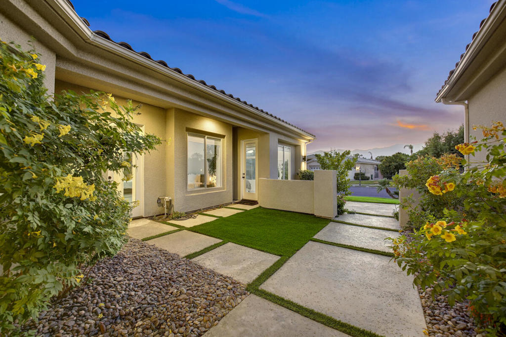 8 Victoria Falls Drive