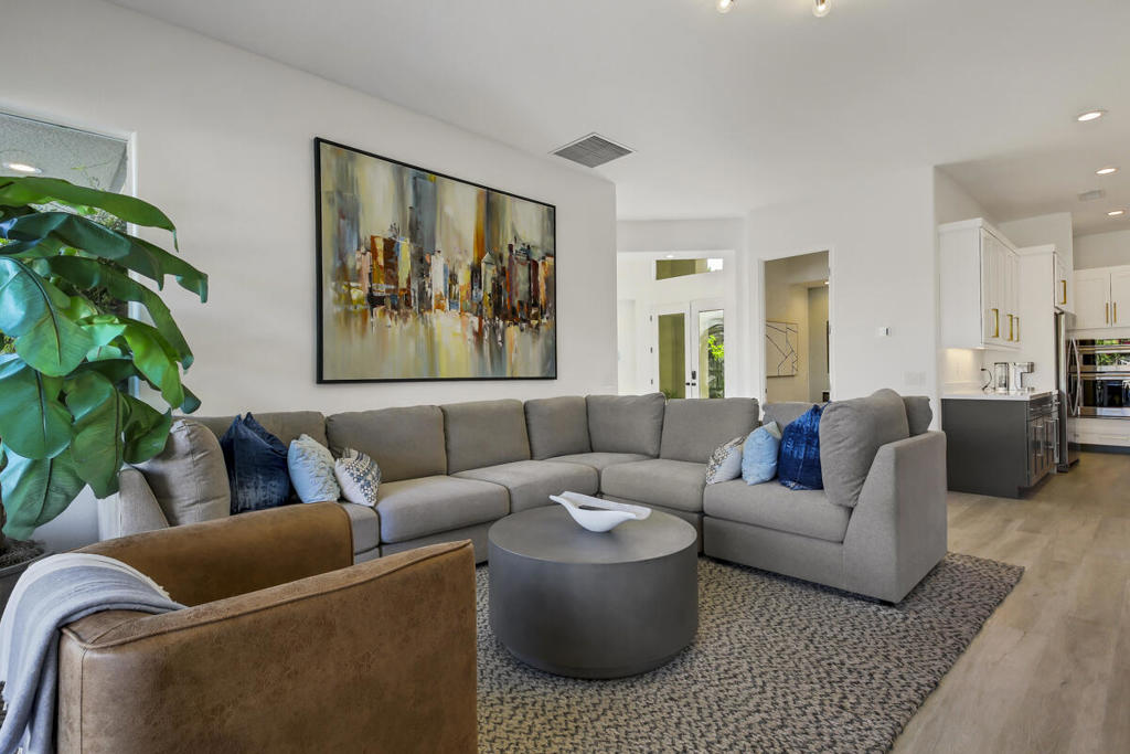 8 Victoria Falls Drive