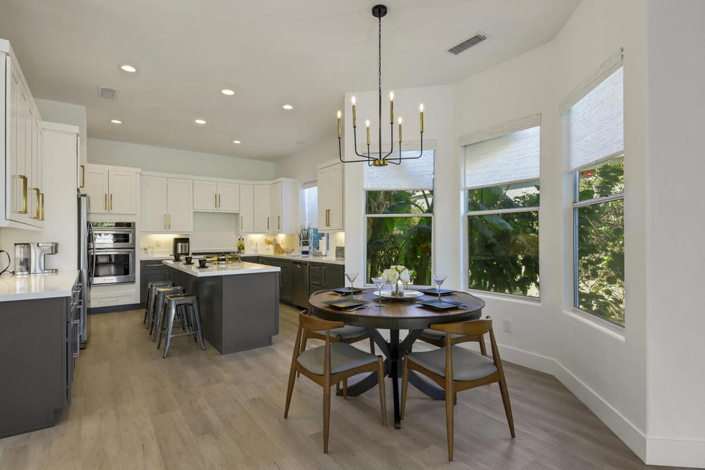 8 Victoria Falls Drive