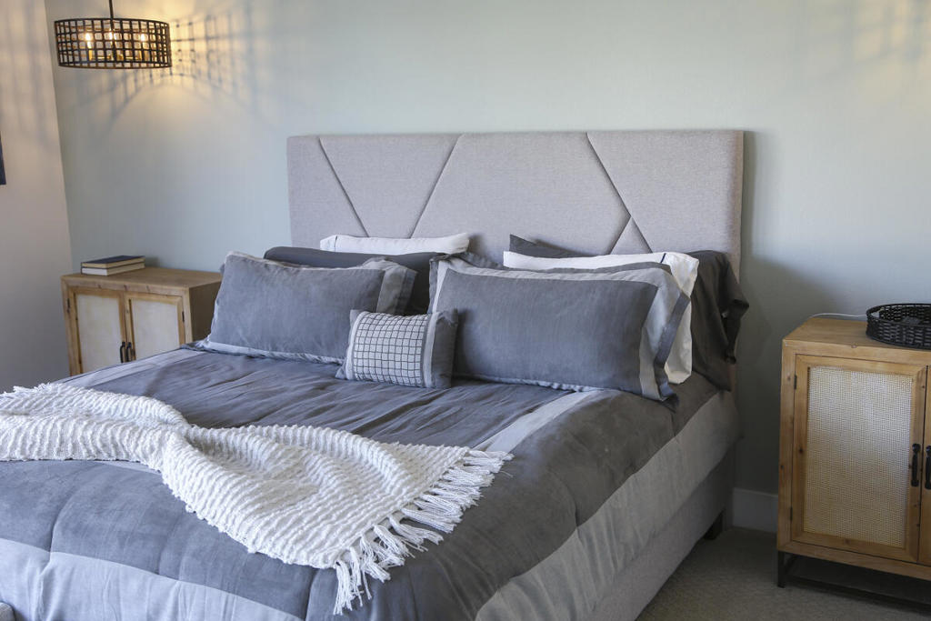 8 Victoria Falls Drive