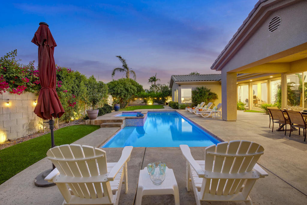 8 Victoria Falls Drive