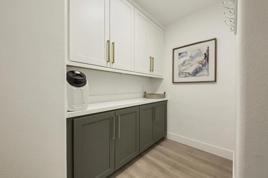 8 Victoria Falls Drive