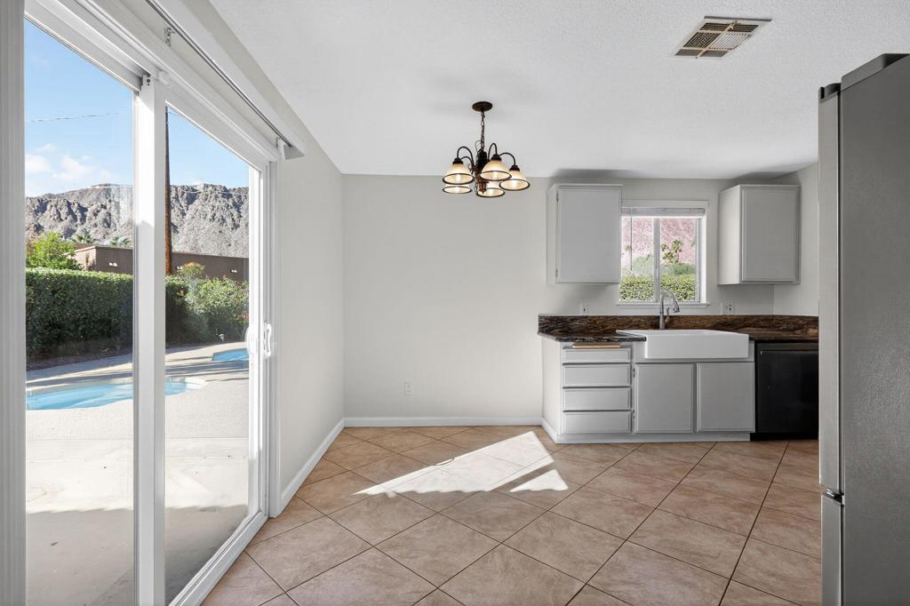 51495 Avenida Obregon