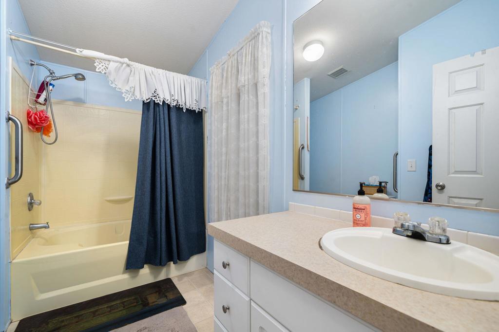 51555 Monroe Street 44