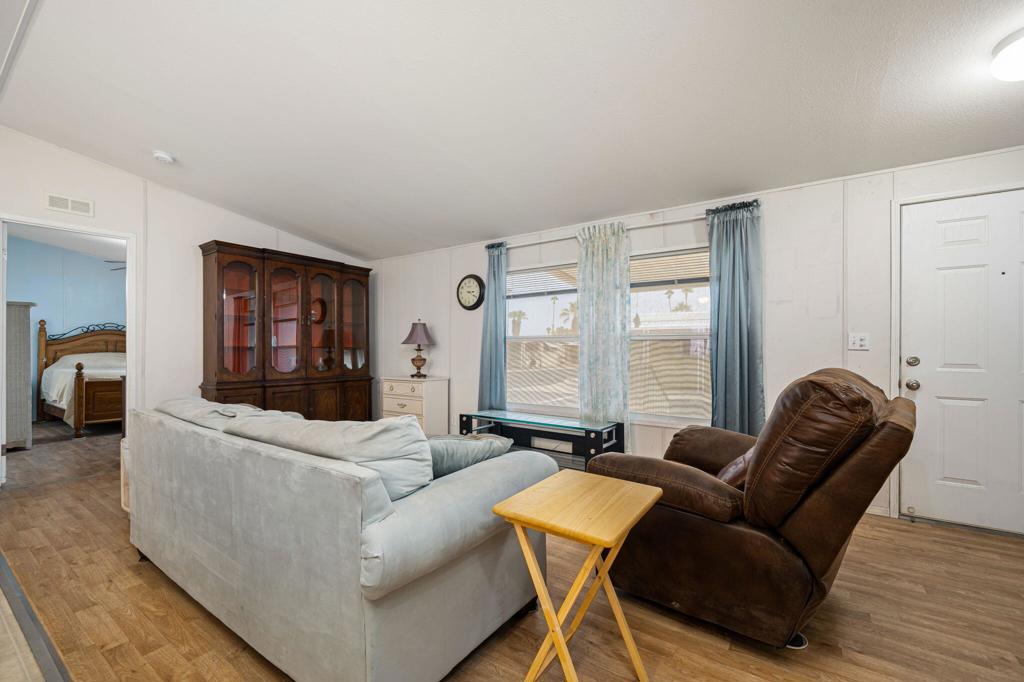 51555 Monroe Street 44