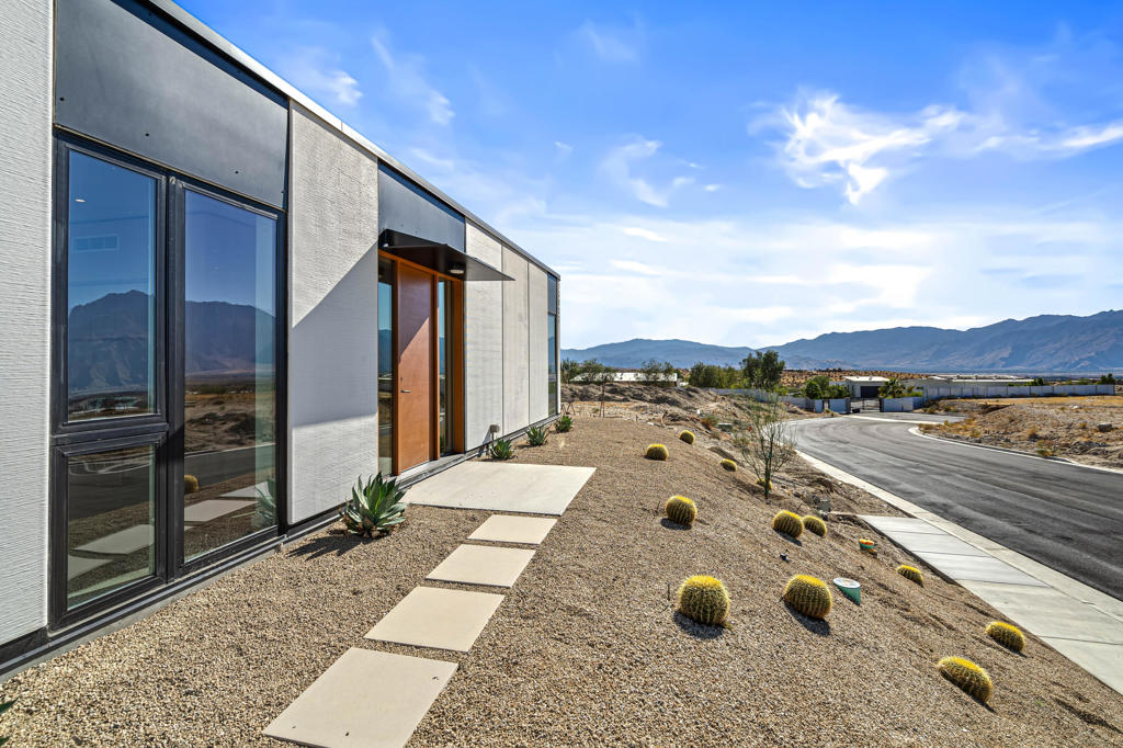 13821 Scenic Crest Way
