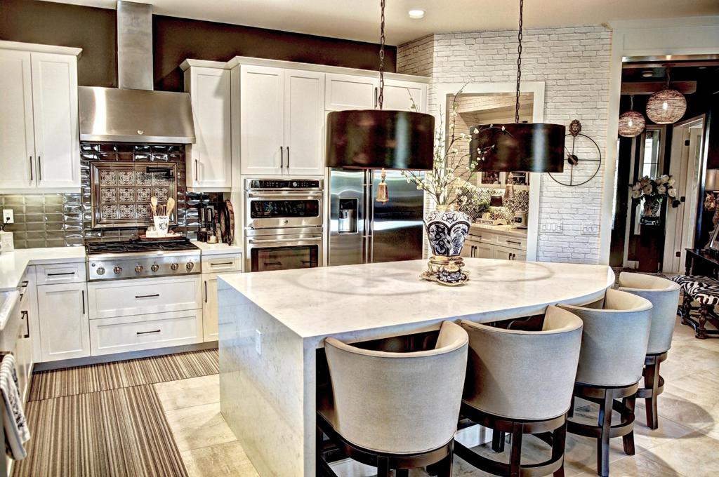 82555 Round Valley Drive