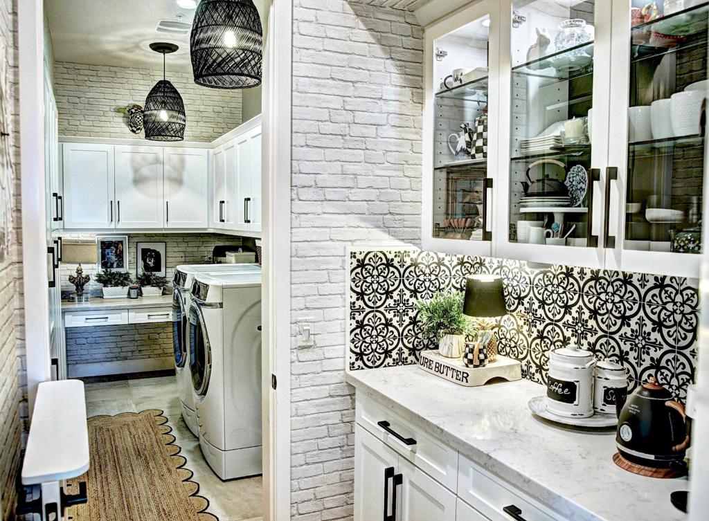 82555 Round Valley Drive