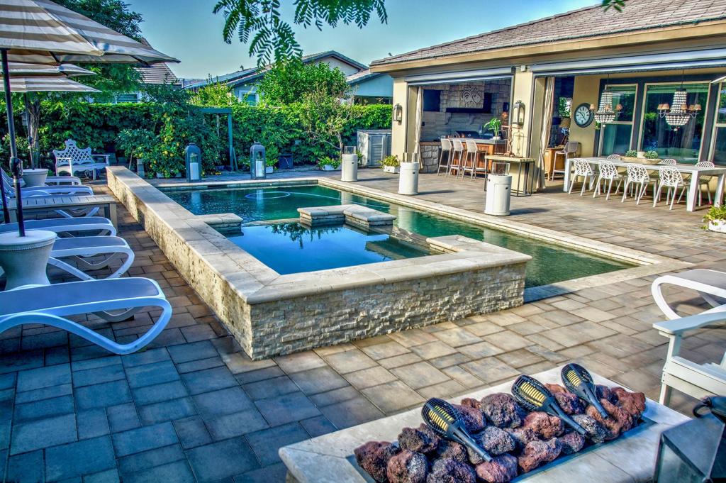 82555 Round Valley Drive