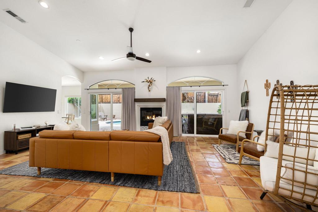 53845 Avenida Vallejo