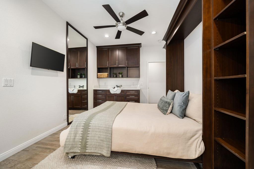 53845 Avenida Vallejo