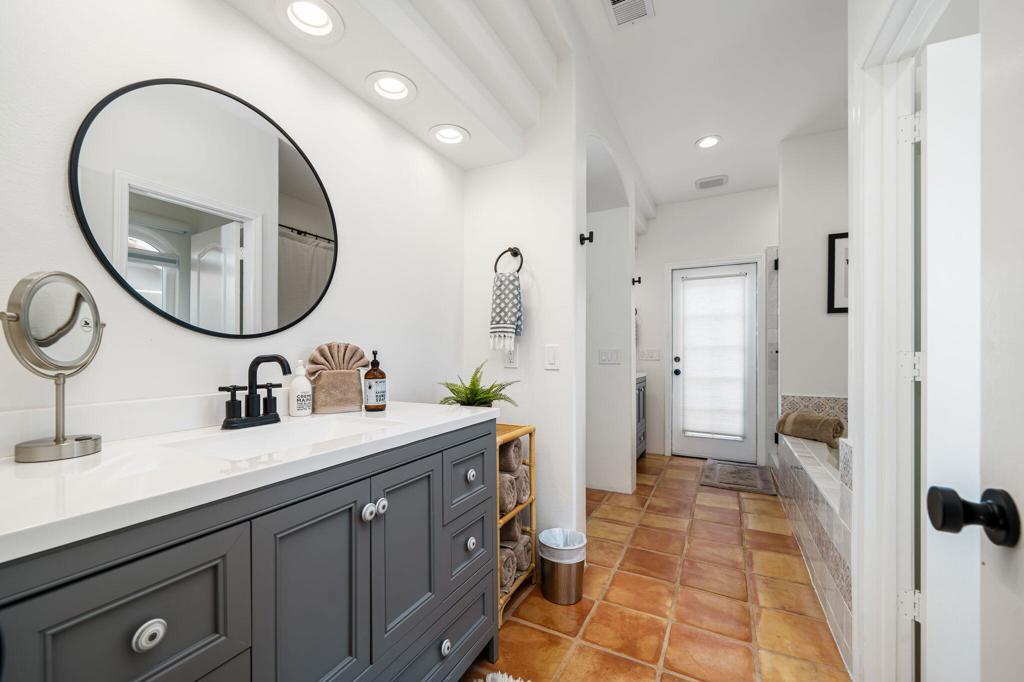 53845 Avenida Vallejo