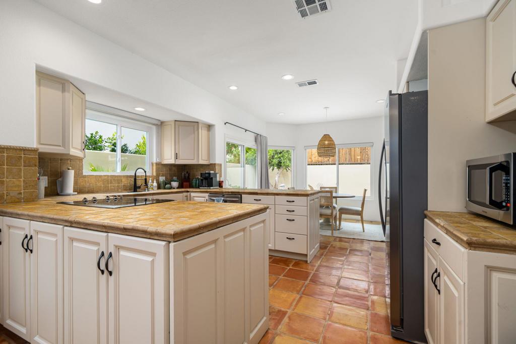 53845 Avenida Vallejo