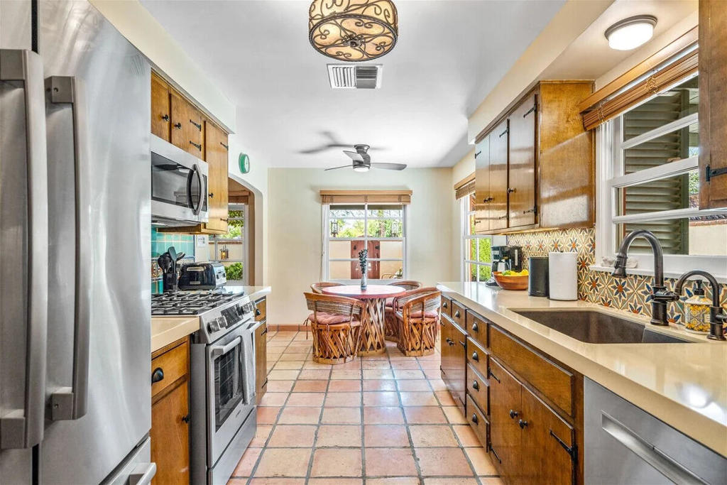 216 E Palo Verde Avenue