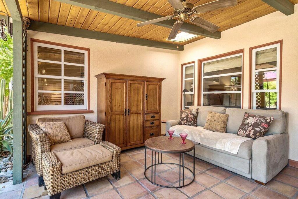 216 E Palo Verde Avenue