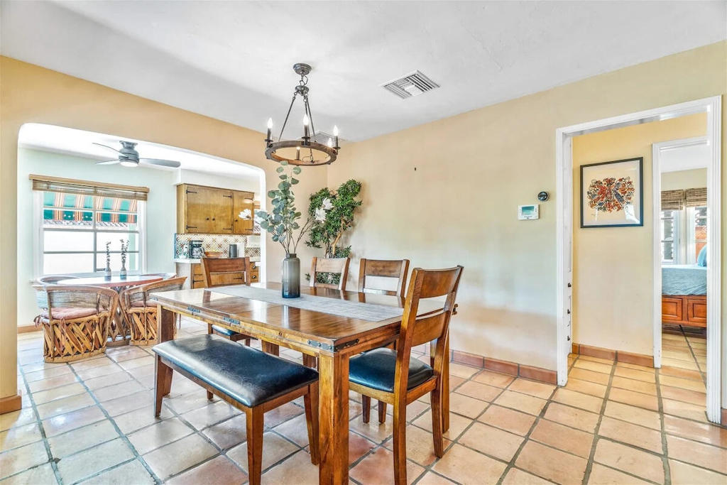216 E Palo Verde Avenue