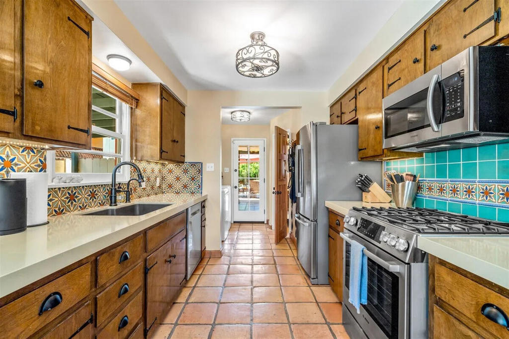 216 E Palo Verde Avenue