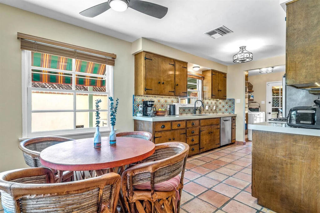 216 E Palo Verde Avenue