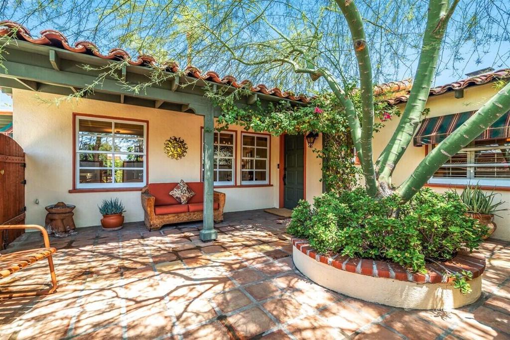 216 E Palo Verde Avenue