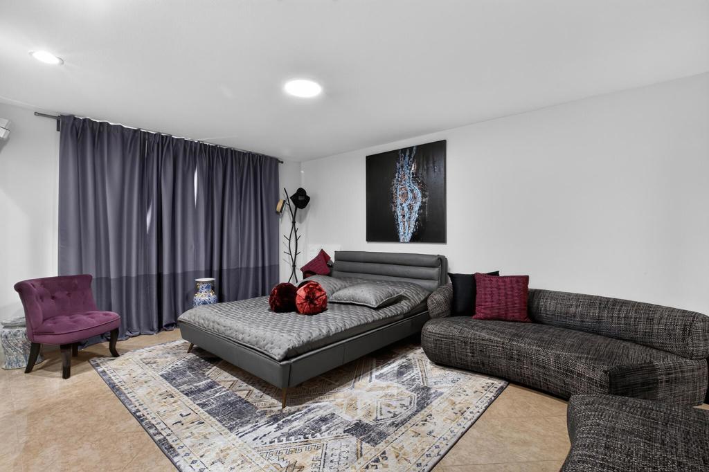 70325 Mottle Circle