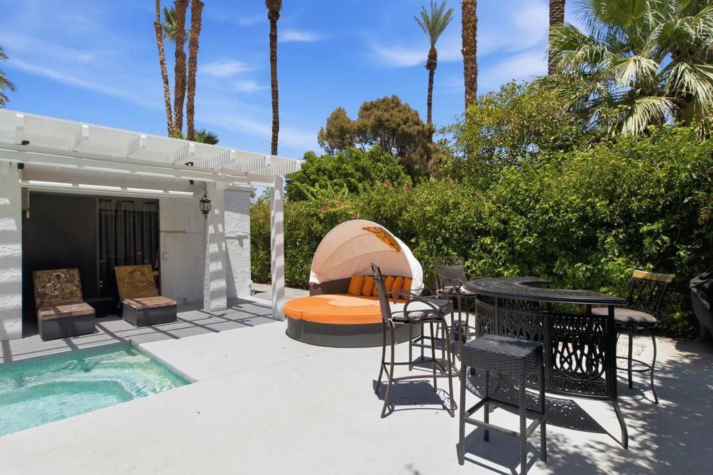 70325 Mottle Circle